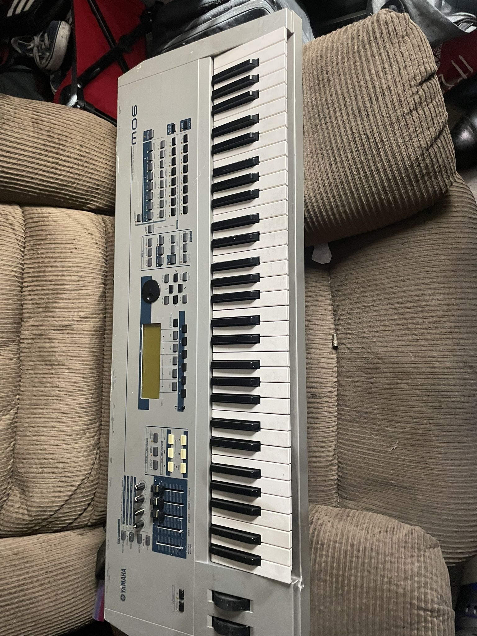 Yamaha MO6 Keyboard With Semi Weighted Keys 