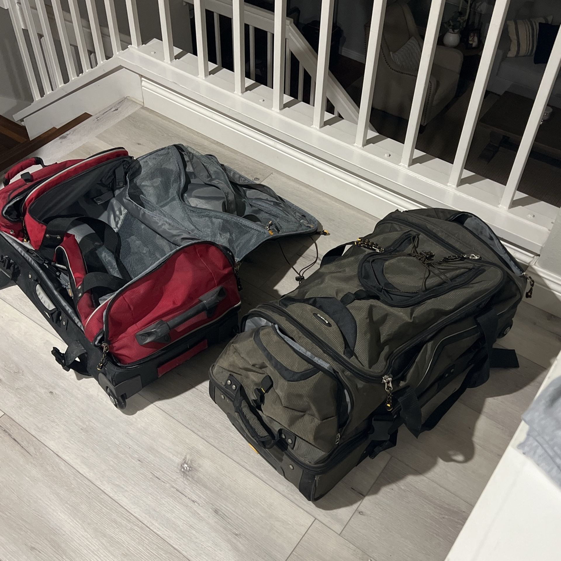 Two Large samsonite Duffle Bag Luggage, Has Wheels , Or Can Carry Like Backpack