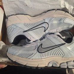 Never worn Nike Zoom Vornero