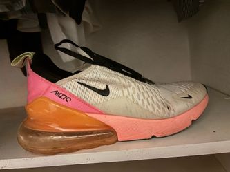 Womens size 7 Air Nike 270