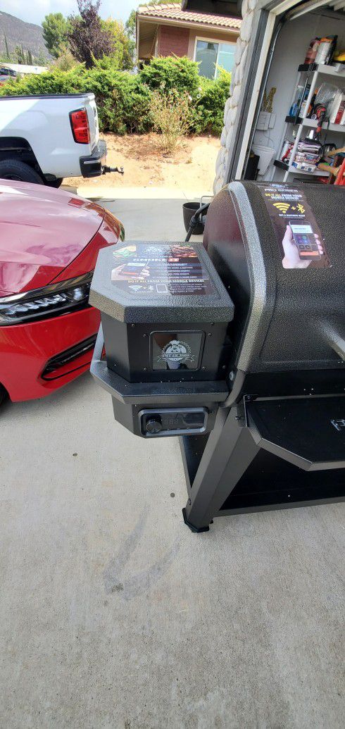 Smoker Grill- With Bluetooth 