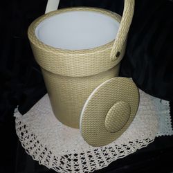 Vtg 50's-60's Tan Plastic Basketweave Ice Bucket with Lid and Handle 