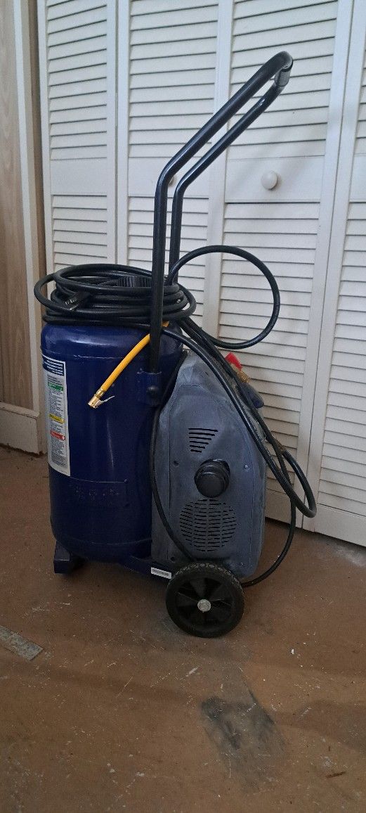Campbell Hausfield 8 Gallin Oil Free Air Compresdor