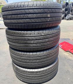 215/60/17 Hankook Selling a set of 4 tires in excellent condition 🫡
