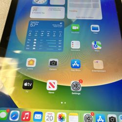 iPad 5th Generation WiFi + Cellular 32GB Unlocked For Any Carrier 