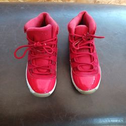 Red Jordan 11s Size 3y 