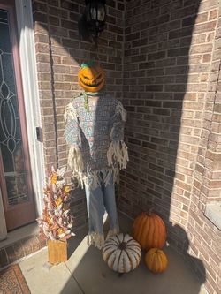 Halloween Pumpkin Scarecrow
