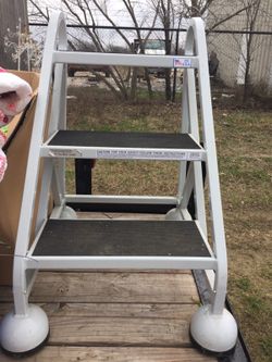Commercial step stool sticks to floor