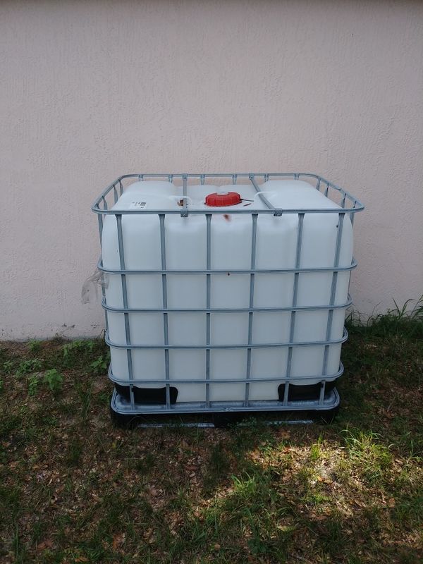 275 gal plastic tote for Sale in Davenport, FL - OfferUp