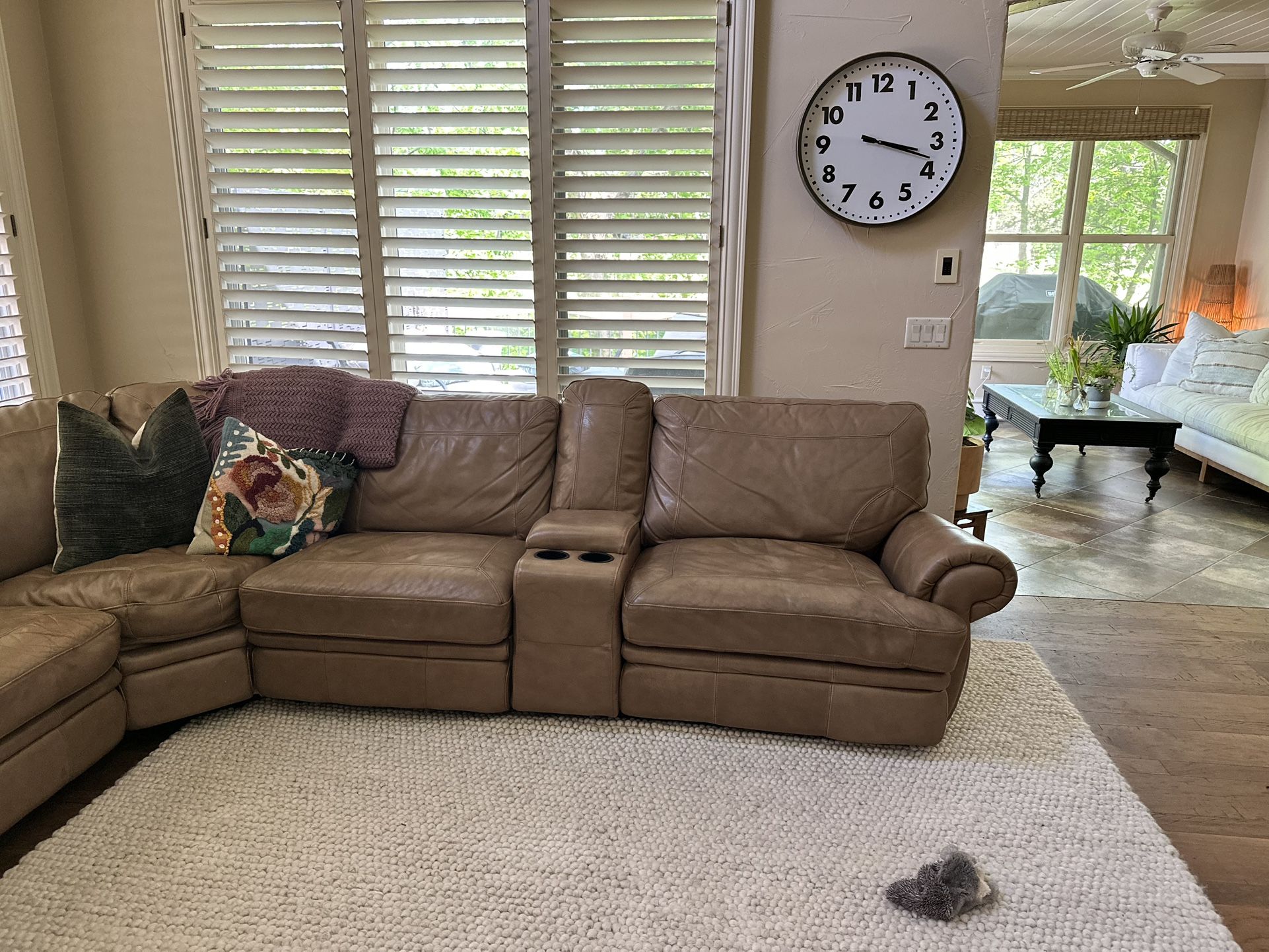 Large Leather Chase Couch Electric Recliner