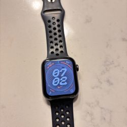 Apple Watch SE 44mm
