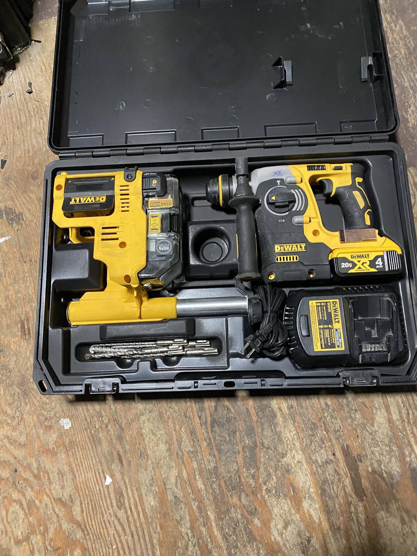 Dewalt 20vmax XR And Battery 4.0 And Charger 