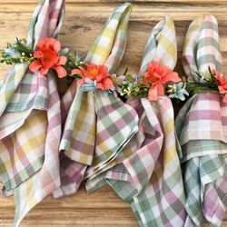 Set Of 4 Cloth Napkins And Rings