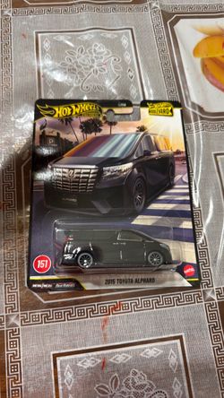 Hot Wheels Premium Boulevard 2015 Toyota Alphard
