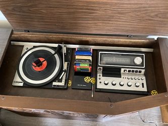 Vintage Magnavox Stereo Console - Radio, Record Player & 8-Track player