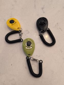 3 pet training clickers