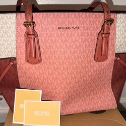 Michael Kors Voyager Tote Purse