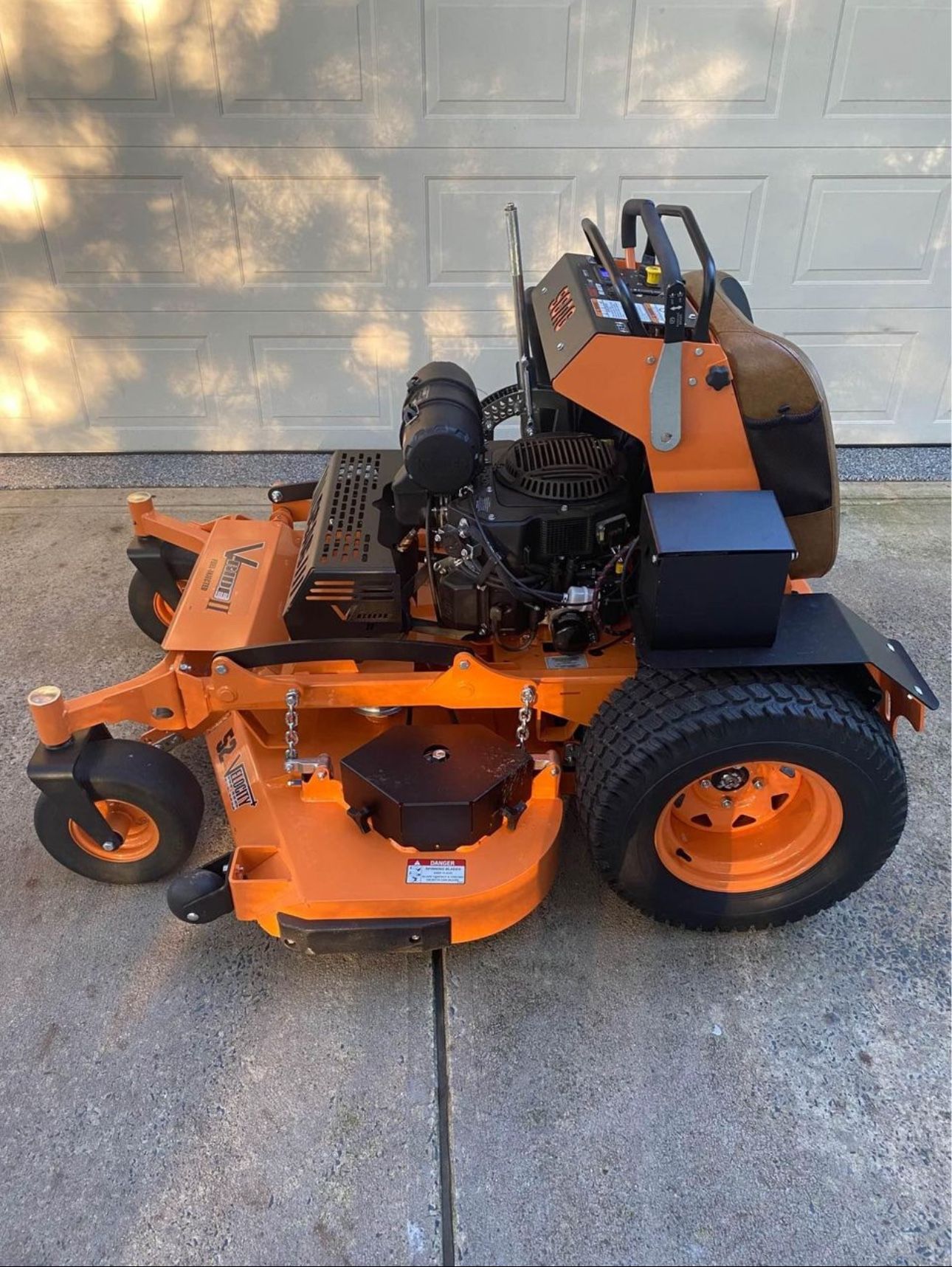 SCAG V-Ride II Stander