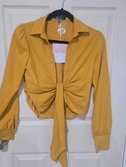 New beautiful Long Sleeve Plunge Neck Tie Front Top size Small ( reseda ca 91335)