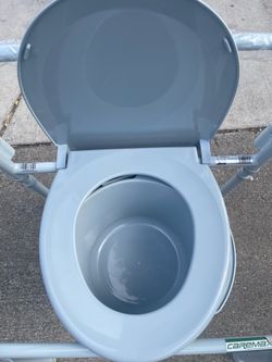 Portable toilet