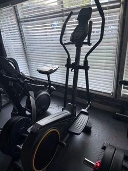 Elliptical machine Gold gym