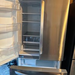 LG 33”INCH FRENCH DOOR STAINLESSS STEEL REFRIGERATOR WITH ICE MAKER 2021 Year