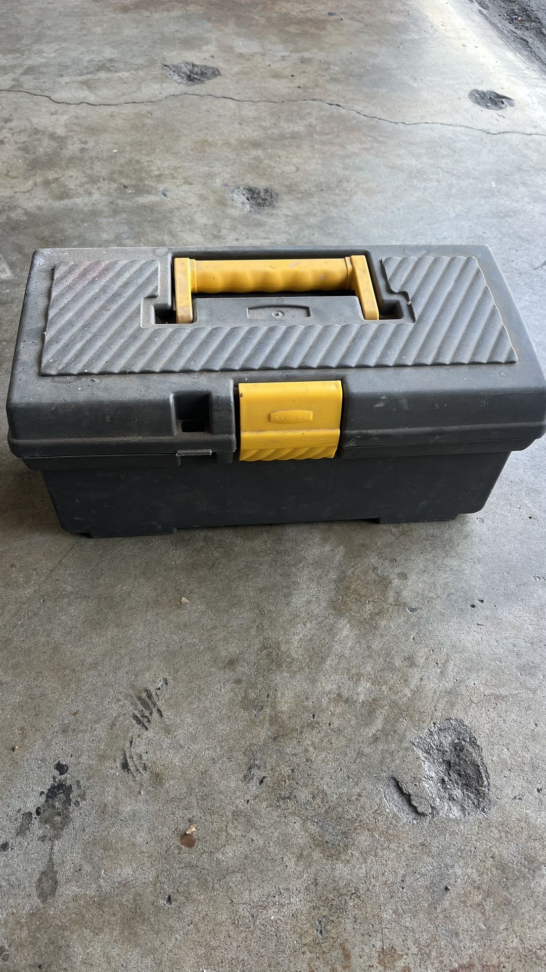 Rubbermaid Tool Box