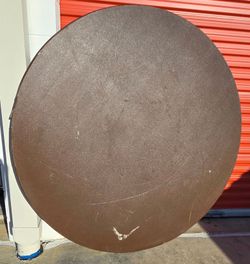 65 in Plastic Round Tables