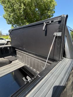 2015 to 2026 Low Profile Hard Tri Fold Bed Covers for Ford F-150 5.5ft