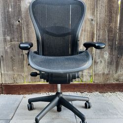 Aeron Chair by Herman Miller - Carbon - SIZE C