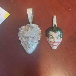 2 Mossi Joker Pendants