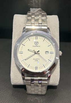 YAZOLE 298 Men's Quartz Watch Date Stainless Steel Bracelet New Battery