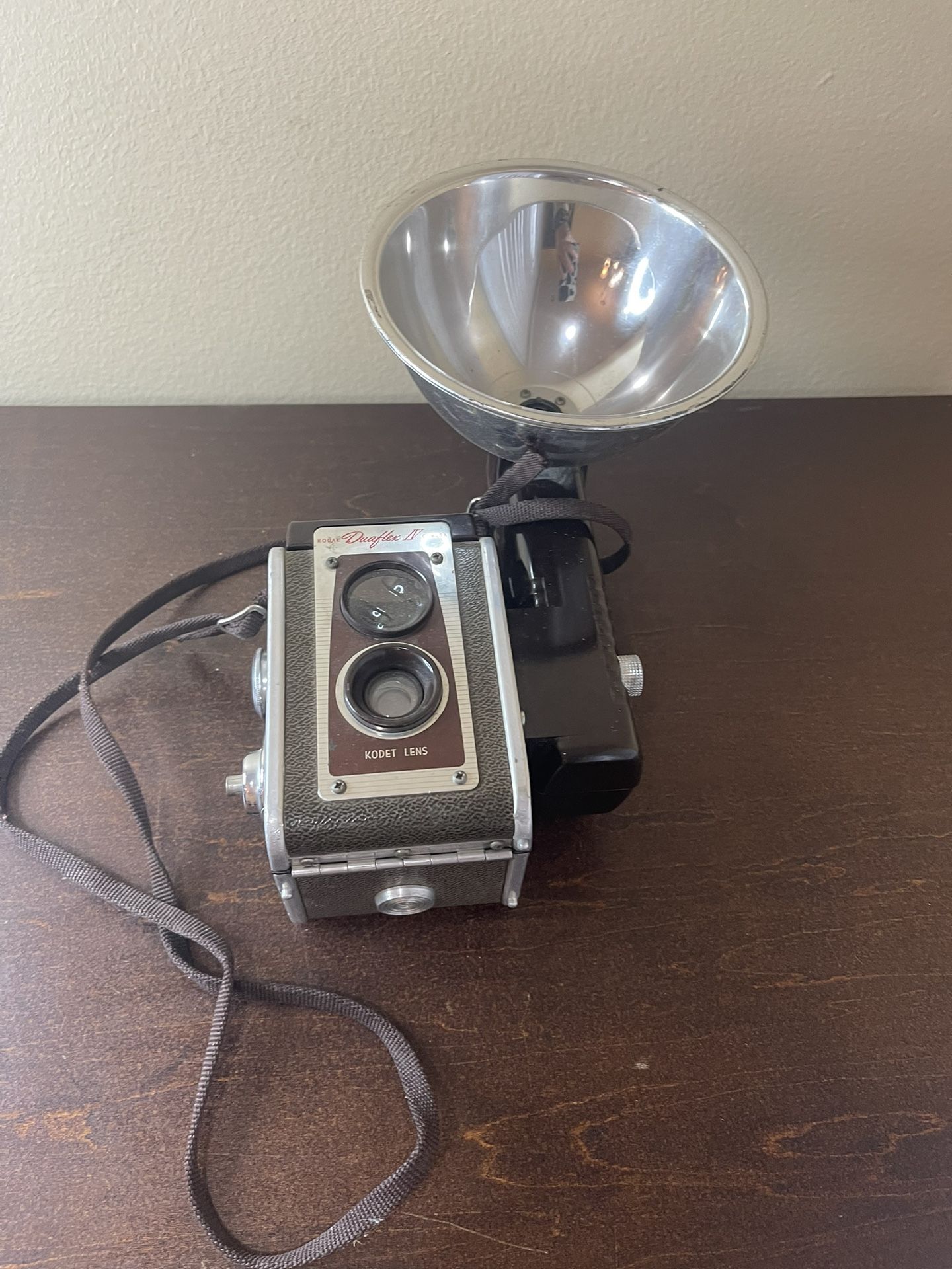 Vintage Kodak Dualflex IV Camera W/ Bulb Assembly And Strap