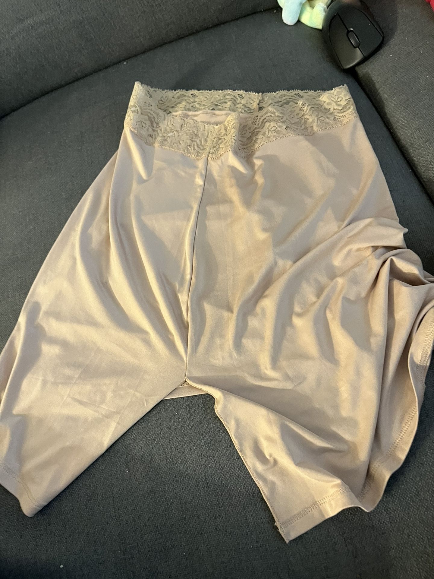 Relativity Size S Intimate Skirt