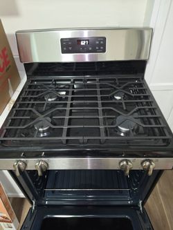 GE Stove *BRAND NEW*