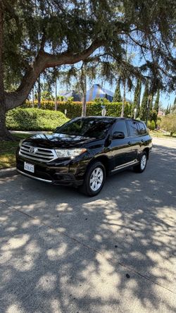 Toyota Highlander 2011 clean title