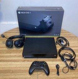 Xbox One X - For Parts / Repair (Powers On, NO Hard Drive)