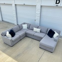 LIKE NEW🌟MACYS RADLEY 5 PC SECTIONAL COUCH🛋️FREE DELIVERY 🚚‼️