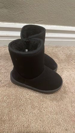 Size 24 (US toddler 8) black boots