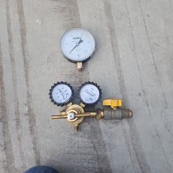 Gas Regulator & Industrial Pressure Gage(used)