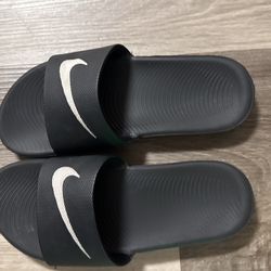 Kids Nike slides