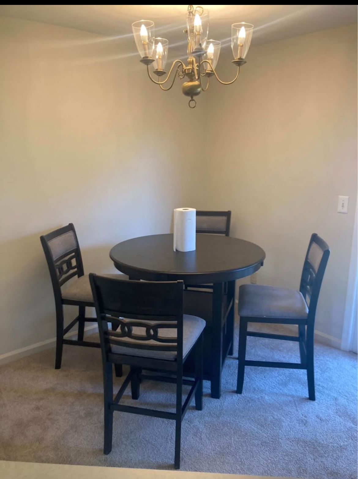 Round Brown Table With 4 Chairs