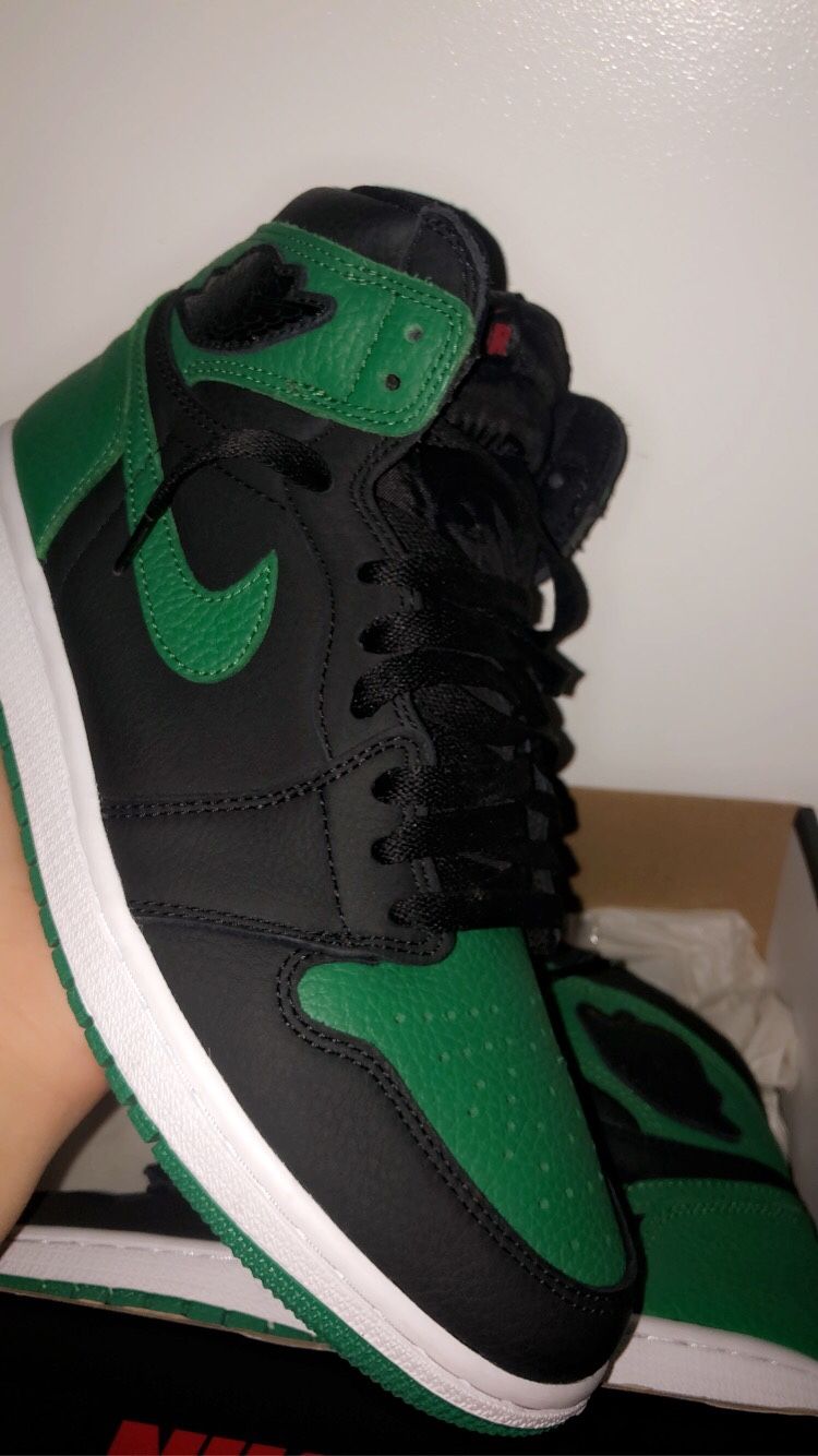 JORDAN 1 PINE GREEN (sz 9)