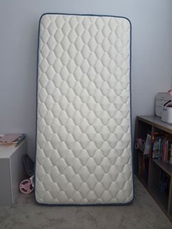 Sleepy's basic twin mattress