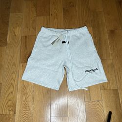 Essentials Shorts 