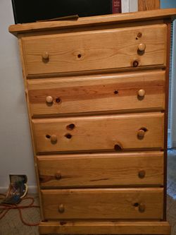 Light colored  pine wood 5 drawer dresser