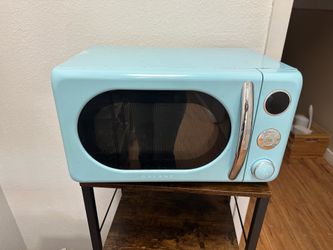 Aqua blue microwave oven