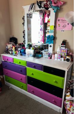 Dresser and nightstand set