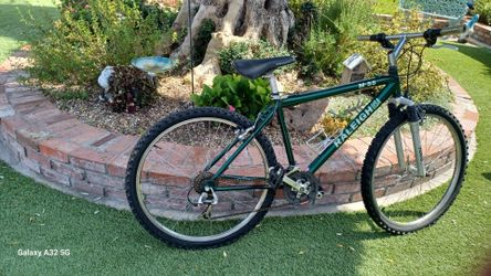 Raleigh M50 Mens Mountain Bike With Suspension Like New 26"