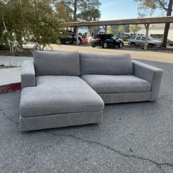2 Piece Gray Lounge Sectional Sofa w/ Chaise ( Can Deliver For $10 )